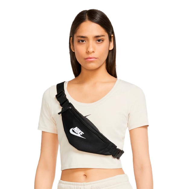 Π‘ΡΠΌΠΊΠ° Π½Π° ΠΏΠΎΡΡ Nike HERITAGE WAISTPACK DB0488-010