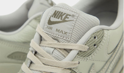 Nike Air Max 90 получает монохромное исполнение в коже "Light Spruce"