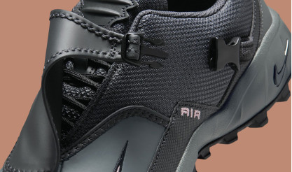 The Nike ACG Phassad "Anthracite" is a trail running shoe for active city and nature